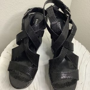 EXPRESS BLACK SNAKE PRINT WEDGE SANDAL SIZE 6.5